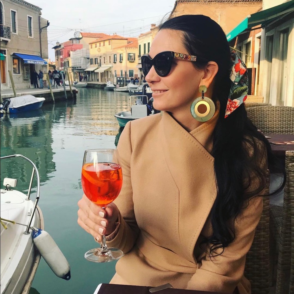 Meet your Posher, Elena